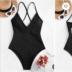 One piece black swimsuit - SIZE MEDIUM